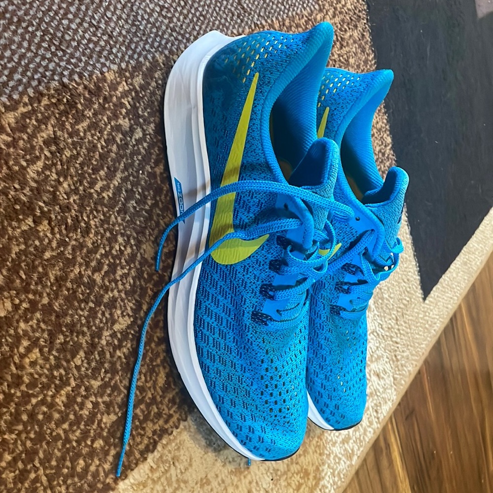 Nike running shoes like new